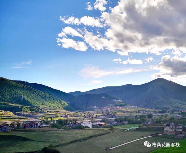 别酒劝君君一醉,叠叠远山云萦回.
