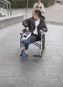 关注 搞笑段子:我很羡慕隔壁邻居,因为基本上每天我都能看到不一样的