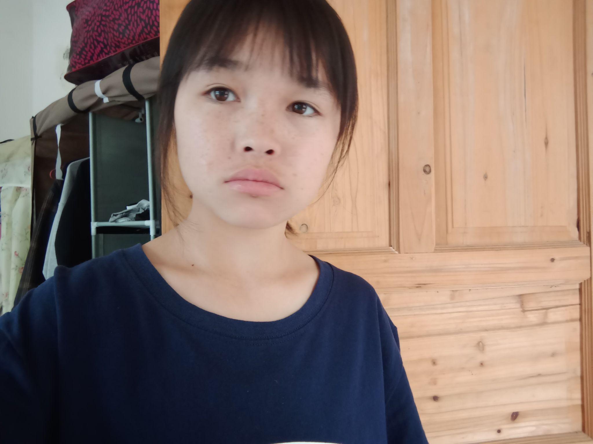 一直觉得自己长得很丑,很自卑,不敢和别人对视怎么办?