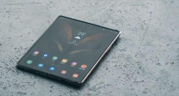 三星galaxy z fold2 5g(sm-f9160)折叠屏 :7.6英寸(282克)