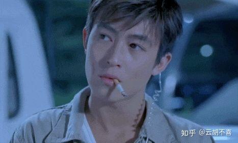 有哪些明星抽烟的经典照片,像张国荣那种的?