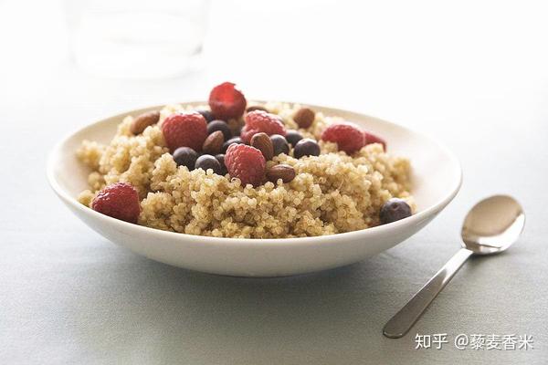 蔓越莓坚果藜麦饭