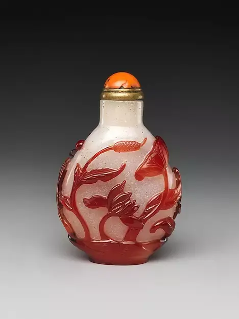 鼻烟壶:皇孙贵族把玩物 器小艺术乾坤大