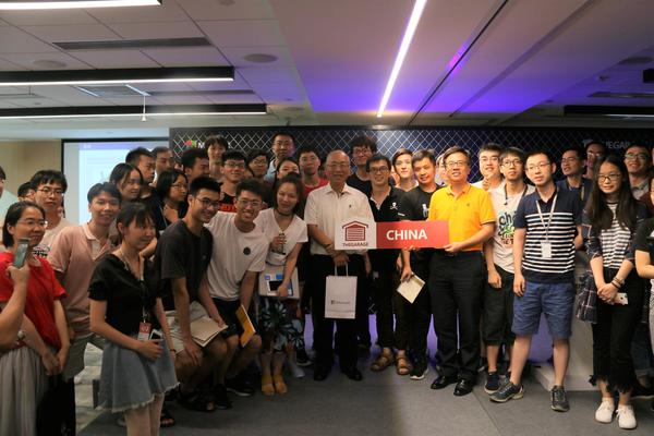 实习生们与数学家丘成桐面对面