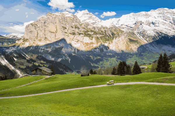 它是欧洲的一个小国,却满满都是雪山,森林,河谷,湖泊……这里所展示的