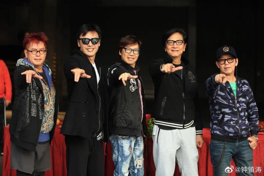 温拿五虎都是上70岁的爷爷年纪,大家不是有了皱纹,就是如谭校长那般挺