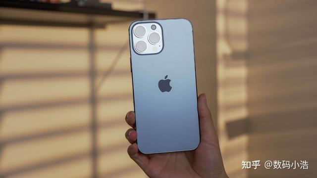 iphone13pro广告图,iphone11广告 iphone13pro加量不加价其实成本仅3674元库克都没想到