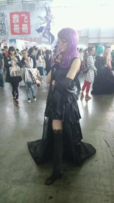 cosplay服装能上街吗,cosplay服装店铺实体店 穿比较夸张的 cos 服上街是种怎样的体验?