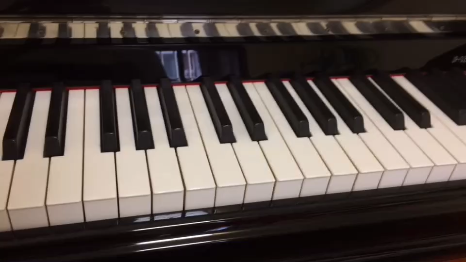 钢琴高音区音色不实在很飘 可以改善吗?