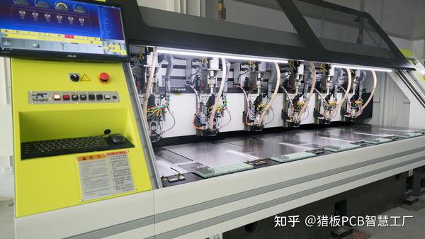 在钻孔流程中,购入多台台湾东台钻机,采用全线性马达,高负荷,高精度