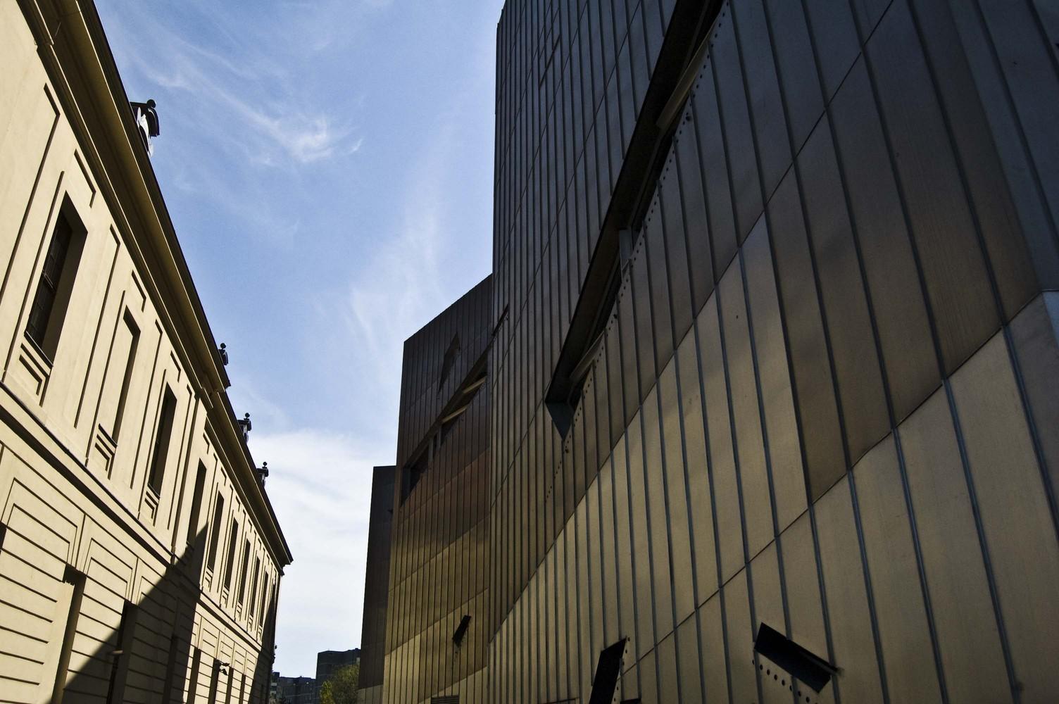 libeskind,柏林犹太人纪念馆(jewish museum)建筑设计不同于其他的