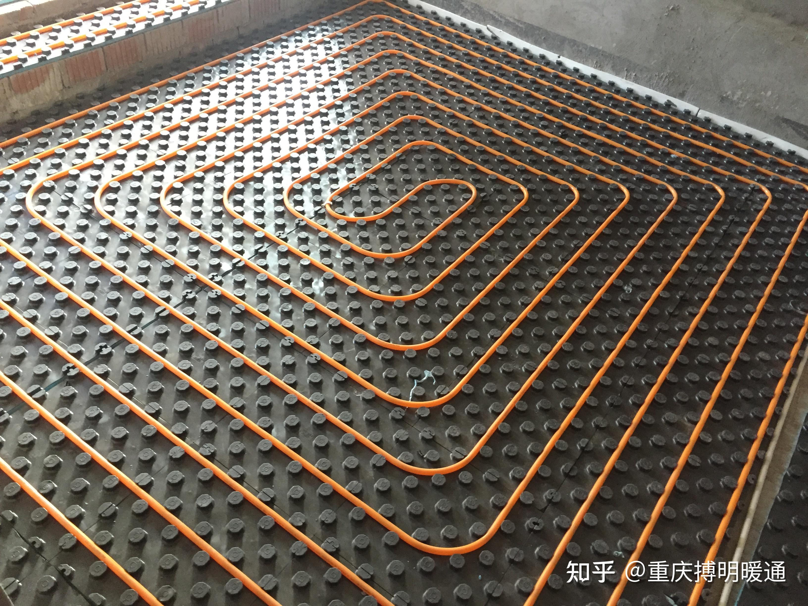 首先地暖分电地暖和水地暖,不同的取暖设备的安装,设备材料价格也有所