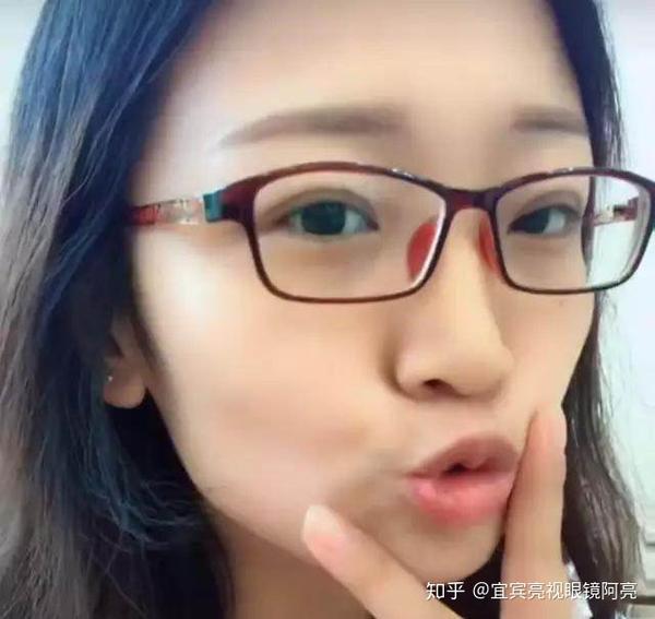 生活中有没有戴眼镜比不戴眼镜要漂亮的女生?