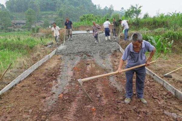 农村修路为什么总是修那么窄这4个问题不解决实在是修不宽