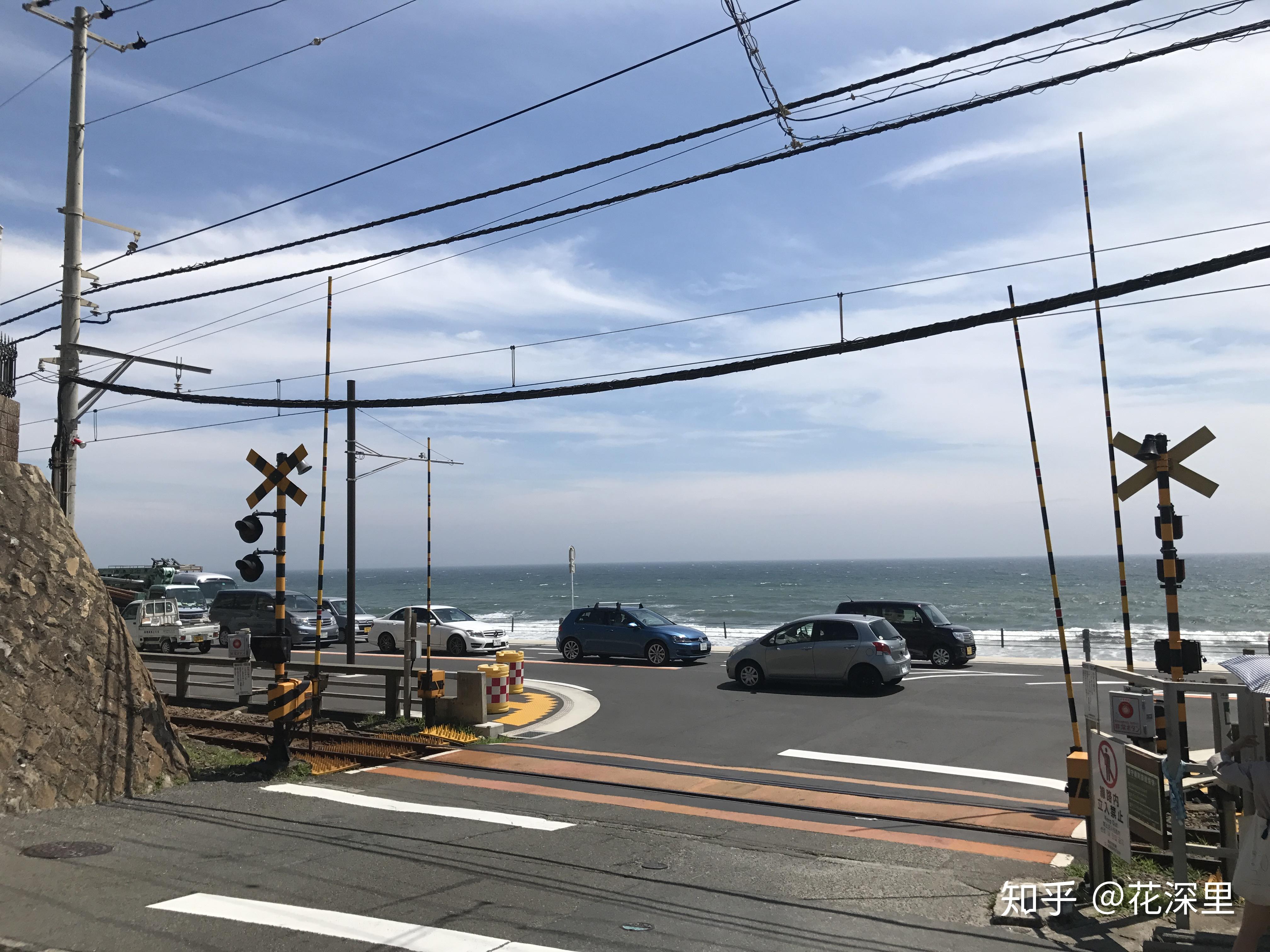 沙滩边上就是著名的镰仓高校前车站《灌篮高手》曾在此取景,所以来