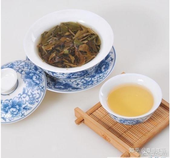 白牡丹茶汤,与茶底叶