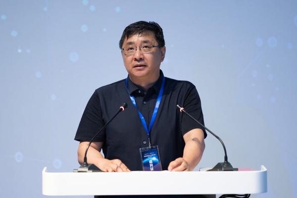 图三 国家发改委产业发展司机械处处长吴卫发表主旨演讲