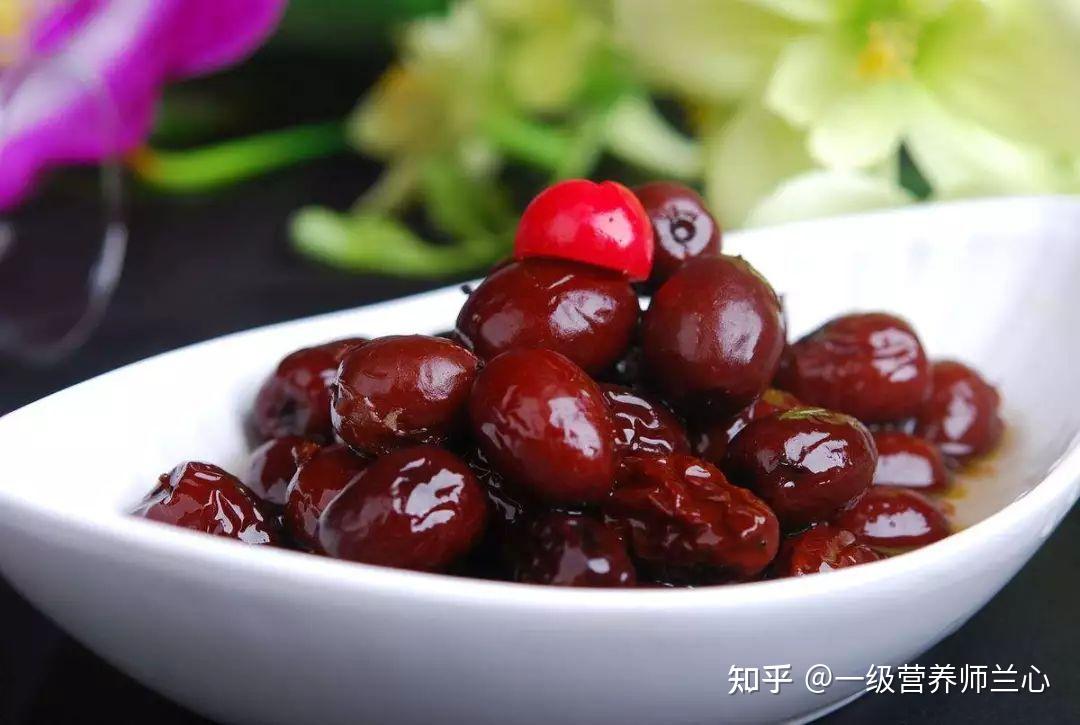 大多数人吃枣,要么直接干嚼,当零食吃;要么泡茶或煮粥,煲汤吃.