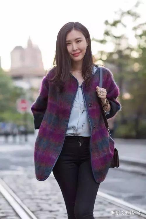 相对来说,田朴珺更幸运一些,这是王石首次公开承认与田朴珺的婚姻.