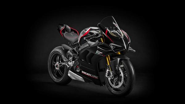 杜卡迪panigale v4 sp上市 售价3.7万美元 使用碳纤维