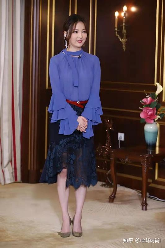 世界小姐冠军余声好美穿蓝色长衫显温婉人称安徽小周群