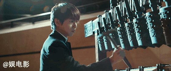 其他人也基本上都有专业背景,即便是片中的徐璐和彭昱畅,也至少是花了