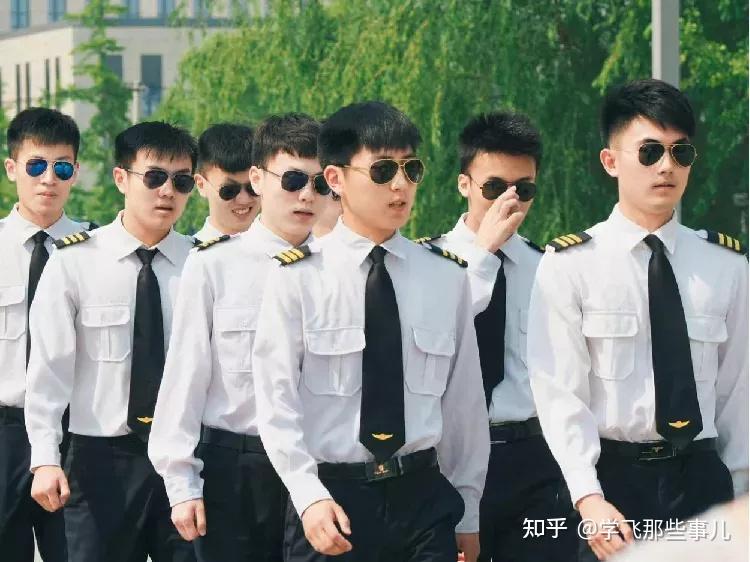 学院概况北航飞行学院成立于1993年,是由北京航空航天大学与中国南方