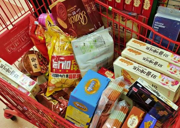 韩国首尔必买战利品推荐,乐天超市零食泡面,韩星代言商品