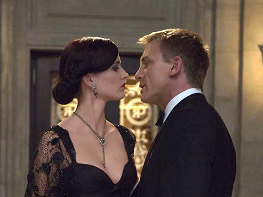粉丝评选007系列电影历代最美邦女郎,金发红唇造型美出新高度