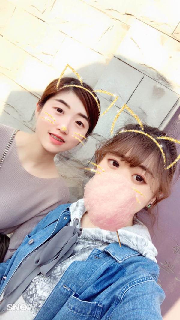 跟小姐妹出去玩