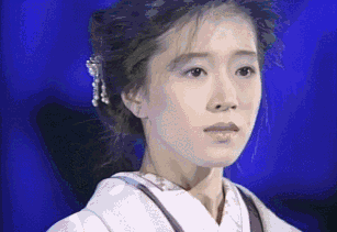 中森明菜 可以说是黛玉系忧郁本人了 没找到演唱会的单幅动图,举手投