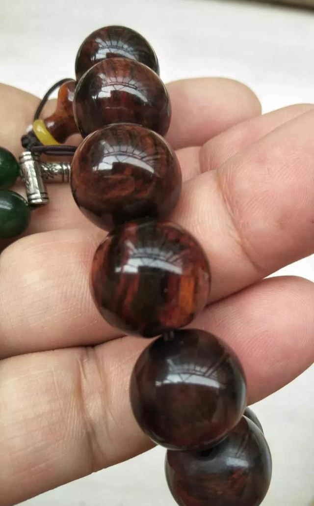 文玩中最不好盘,包浆后却最好看的木质手串,入手后就别放弃