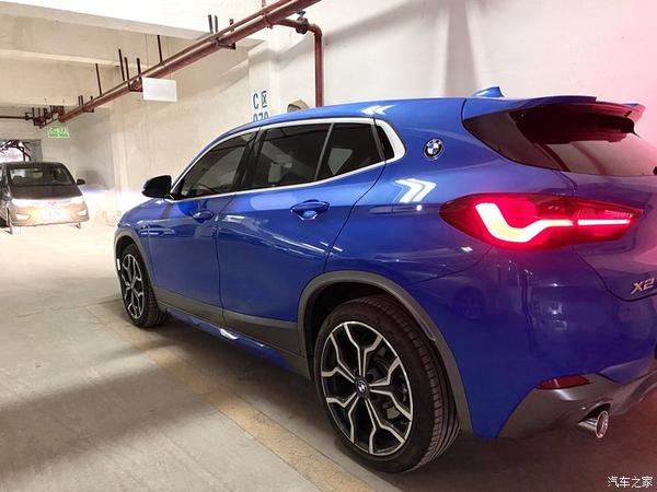 2021款宝马x2xdrive25i越野天际蓝红内提车作业分享