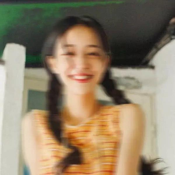 请问有哪些笑的很开心的女生的图片可以做头像?