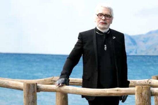香奈儿领衔设计师兼创意总监卡尔·拉格斐(karl lagerfeld).