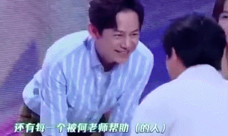 而何炅眼眶发红地说道: 我很开心可以遇到你.