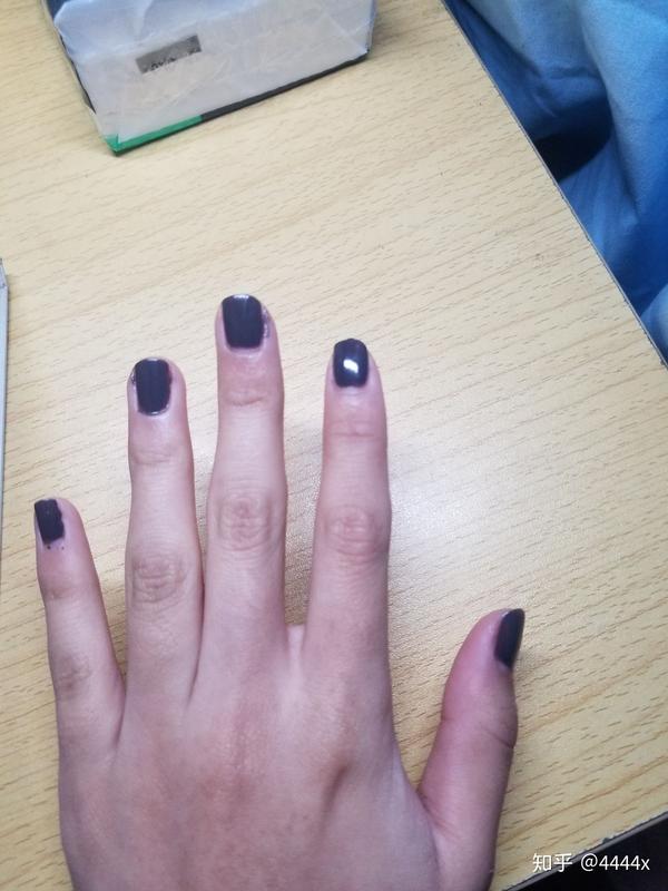 手黑的话涂什么指甲油会比较好看?