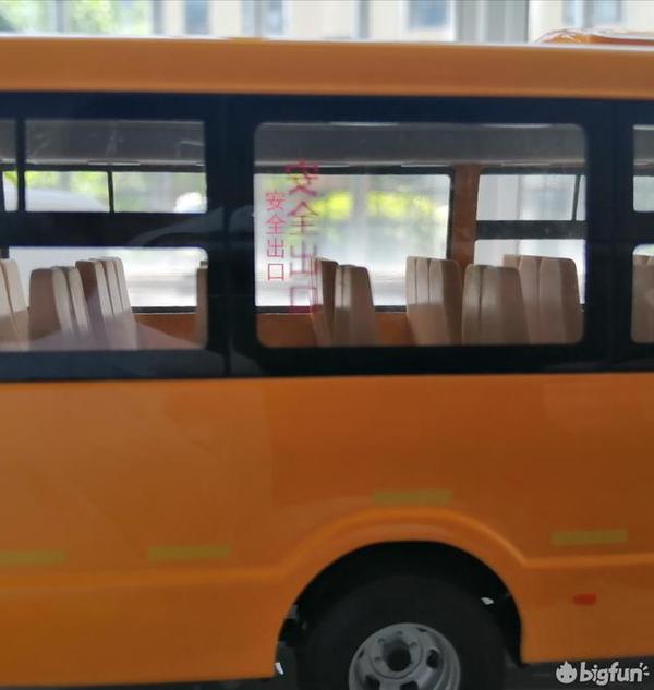 橙色长鼻头——1/32海格校车模型评测