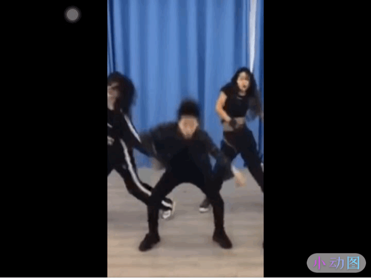 但我这里更想说的是她舞蹈的层次,不仅仅是对动作,更是对音乐 也就是