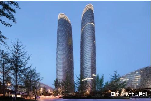 成都地标性双子塔灯光秀218米摩天大楼变巨幕