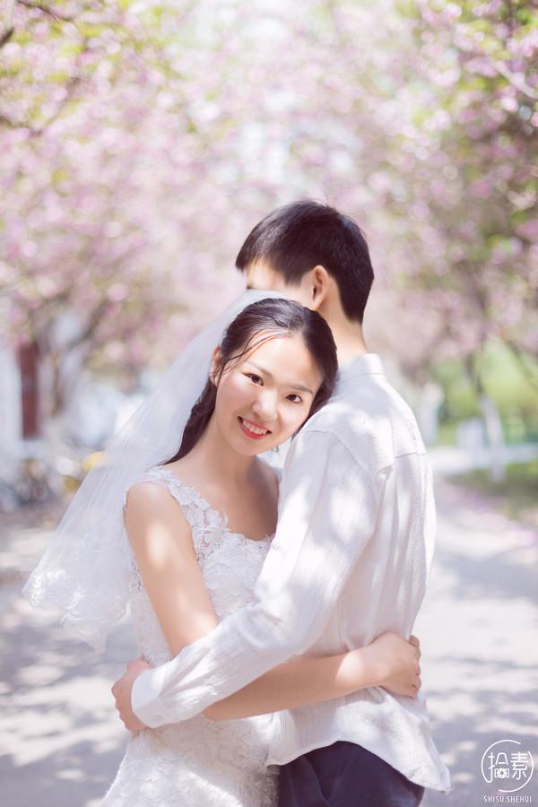 两人眼中有彼此 真是羡煞旁人啊 满满的爱意 都要溢出屏幕啦 每个女生