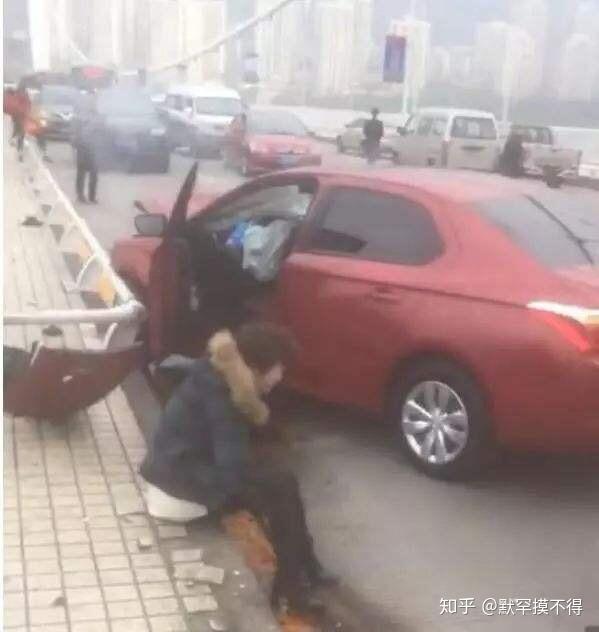 如何评价重庆万州公交车坠江事件?