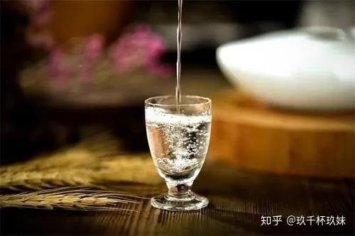 8,要喝开心酒,少喝闷酒 俗话说"酒逢知己千杯少",喝酒的心情和身体