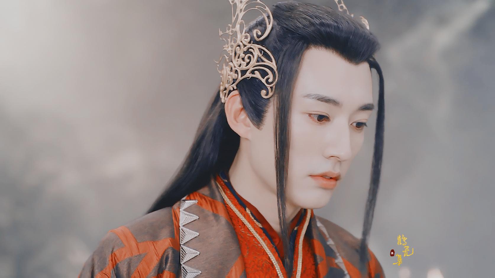 在《琉璃》中刘学义饰演男二号柏麟帝君,他爱着璇玑,又伤害着璇玑,让