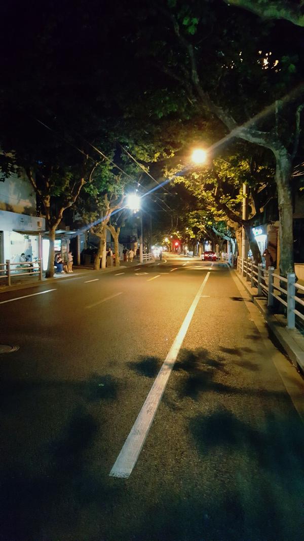 深夜逛马路,每次都有新感触