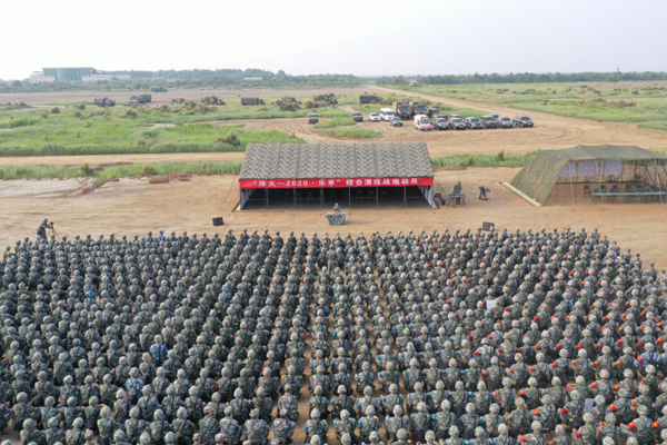 入伏时节渤海湾畔练兵正酣陆军炮兵防空兵学院郑州校区 毕业学员综合