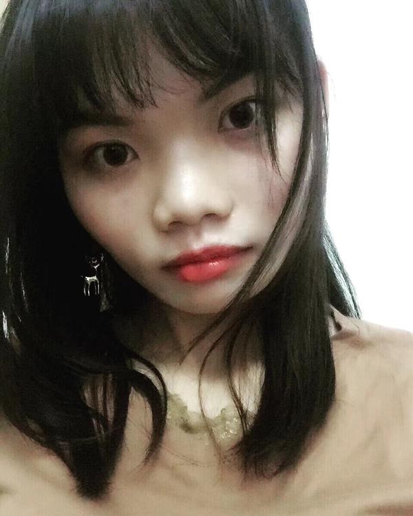 被班上男生公认为最丑女生是什么体验?请一定看看问题