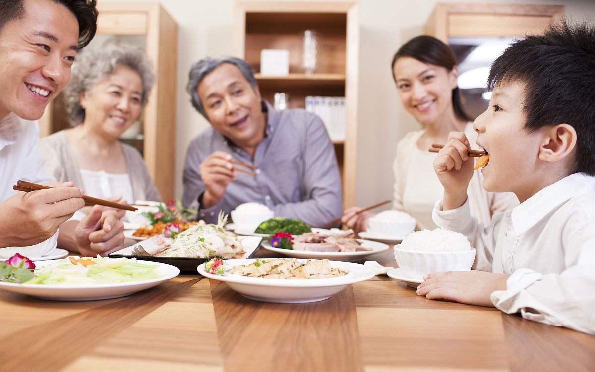 家人一起吃饭才是"团圆",7款餐桌为你创造家庭幸福生活