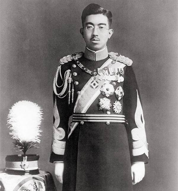 而皇宫之中到处都是要叛乱的士兵,他们叛乱的原因是日本裕仁天皇同意
