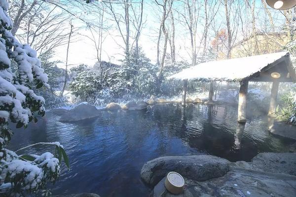 看雪景泡温泉才是迎接冬季的正确姿势